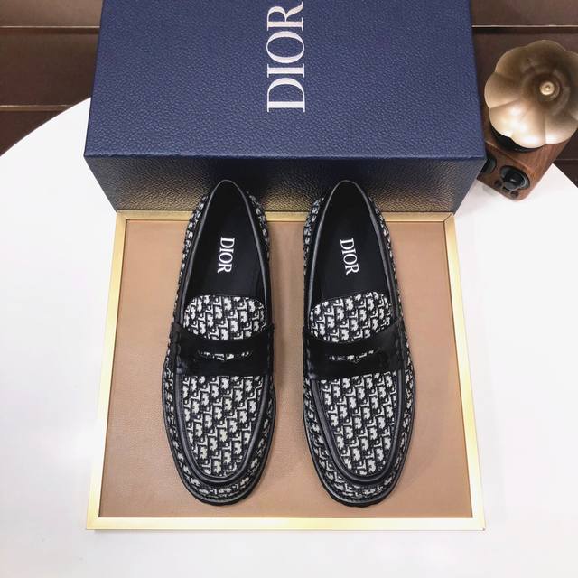 工厂 Dior 水染牛皮内里 迪奥原版1:1高品质出厂，进口原版料，进口版原牛皮，水染牛皮内里，原版tpu大底，码数:38-44